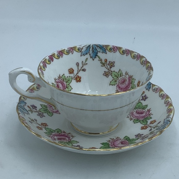 Vintage Tuscan English Bone China Flowers and Bird Teacup and Saucer - Picture 4 of 11